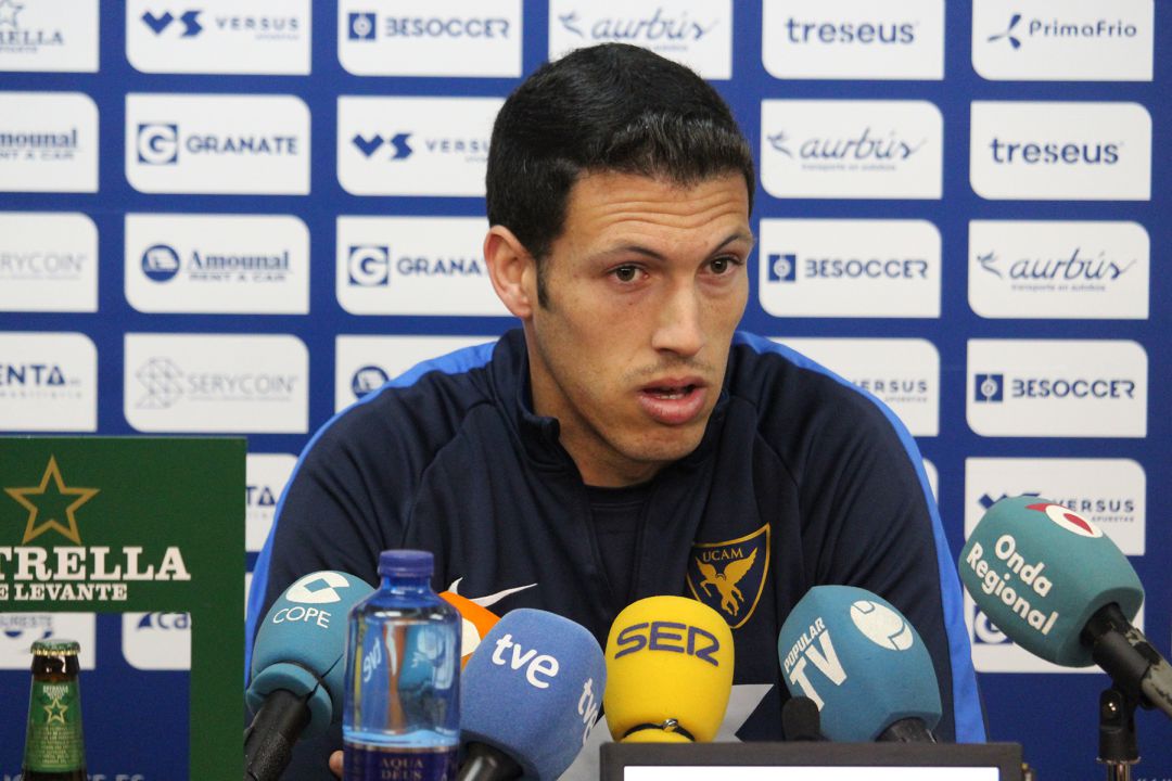 Unai Albizua en rueda de prensa Unai Albizua en rueda de prensa