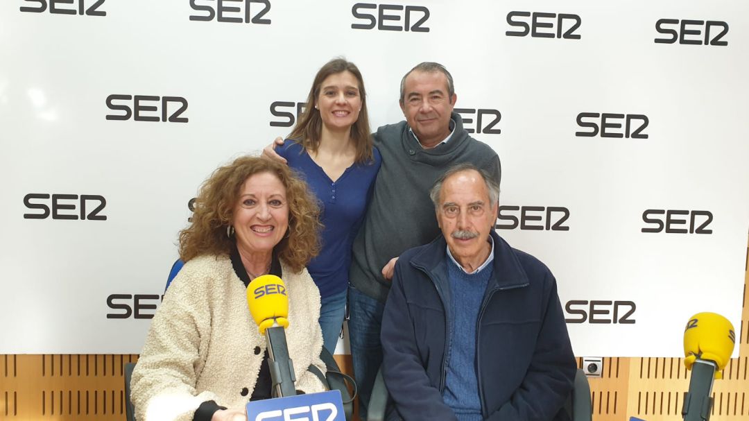 Tere Hernández y Enrique Ferrer (sentados), junto a Paqui Pérez y Joaquín Sánchez Tere Hernández y Enrique Ferrer (sentados), junto a Paqui Pérez y Joaquín Sánchez