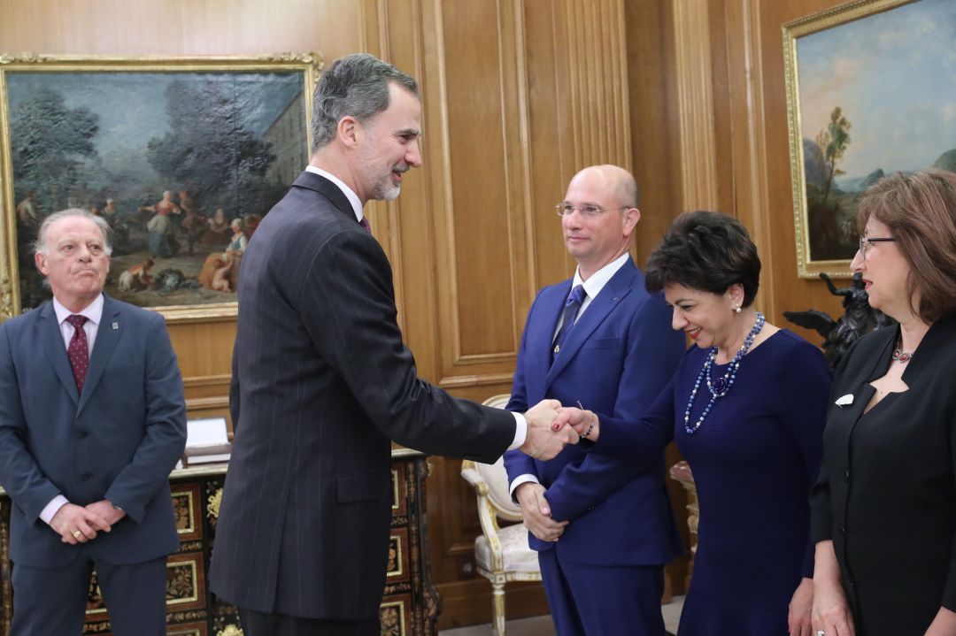 Imagen de la recepción del Rey a la junta directiva de la Confederación Española de Cascos Históricos Imagen de la recepción del Rey a la junta directiva de la Confederación Española de Cascos Históricos