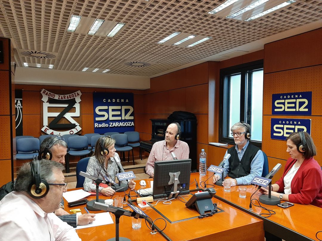 Emisión de Plaza Pública desde los estudios de Radio Zaragoza Emisión de Plaza Pública desde los estudios de Radio Zaragoza