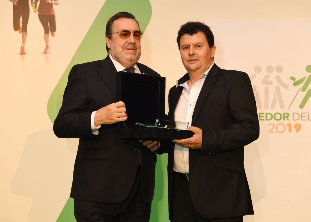 Momento de la entrega del premio Momento de la entrega del premio