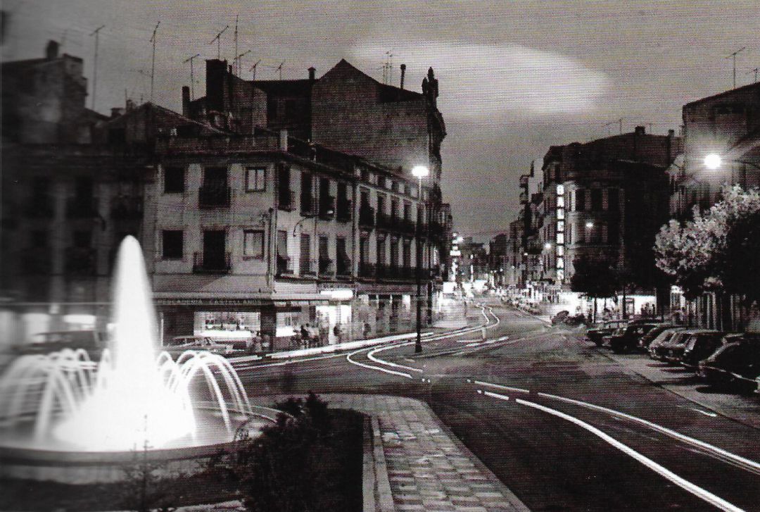 Imagen nocturna de Carreteria desde la fuente de colores, finales de los 70. Imagen nocturna de Carreteria desde la fuente de colores, finales de los 70.