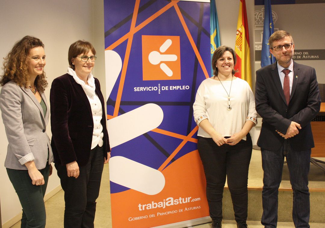 Presentación de las lanzaderas con la directora del Servicio Público de Empleo, Pilar Varela. Presentación de las lanzaderas con la directora del Servicio Público de Empleo, Pilar Varela.