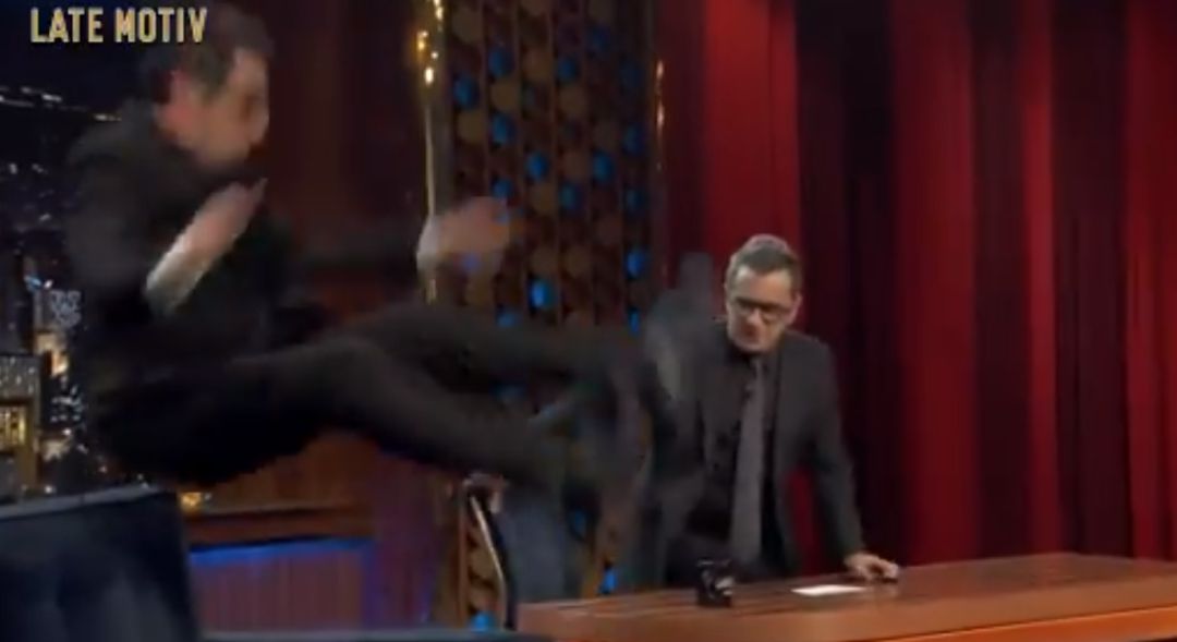 Berto da un tremendo susto en 'Late Motiv' por una aparatosa caída: "Mi hijo va a decir que soy imbécil" Berto da un tremendo susto en 'Late Motiv' por una aparatosa caída: "Mi hijo va a decir que soy imbécil"
