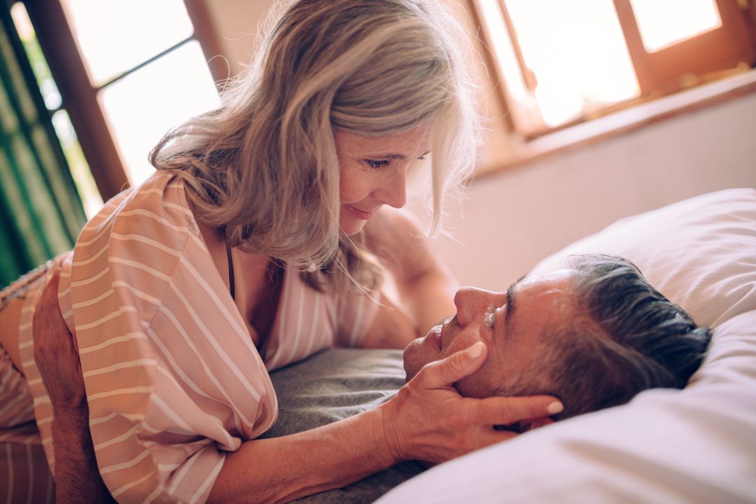 Imagen de recurso de una pareja en la cama. Imagen de recurso de una pareja en la cama.