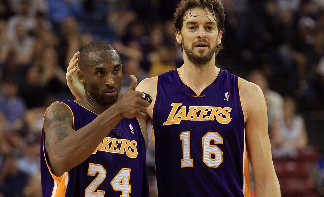 Kobe Bryant y Pau Gasol, en un partido disputado en 2010. Kobe Bryant y Pau Gasol, en un partido disputado en 2010.