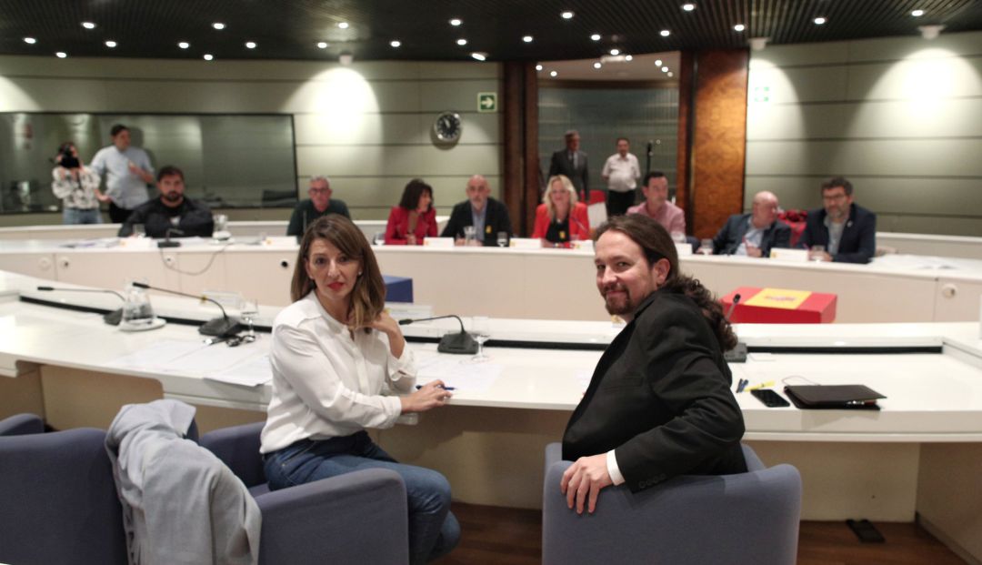El vicepresidente, Pablo Iglesias, y la ministra de Trabajo, Yolanda Díaz, durante la reunión con sindicatos en reación a la situación de los trabajadores del campo El vicepresidente, Pablo Iglesias, y la ministra de Trabajo, Yolanda Díaz, durante la reunión con sindicatos en reación a la situación de los trabajadores del campo