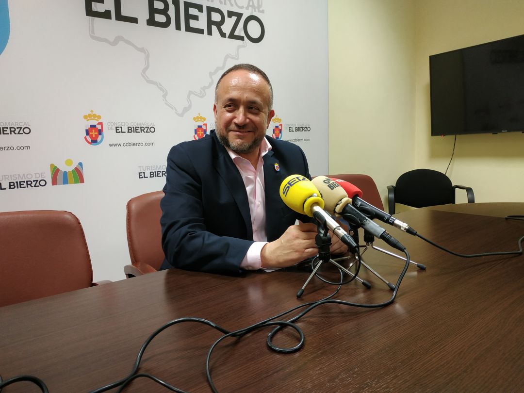 Gerardo Álvarez Courel Gerardo Álvarez Courel