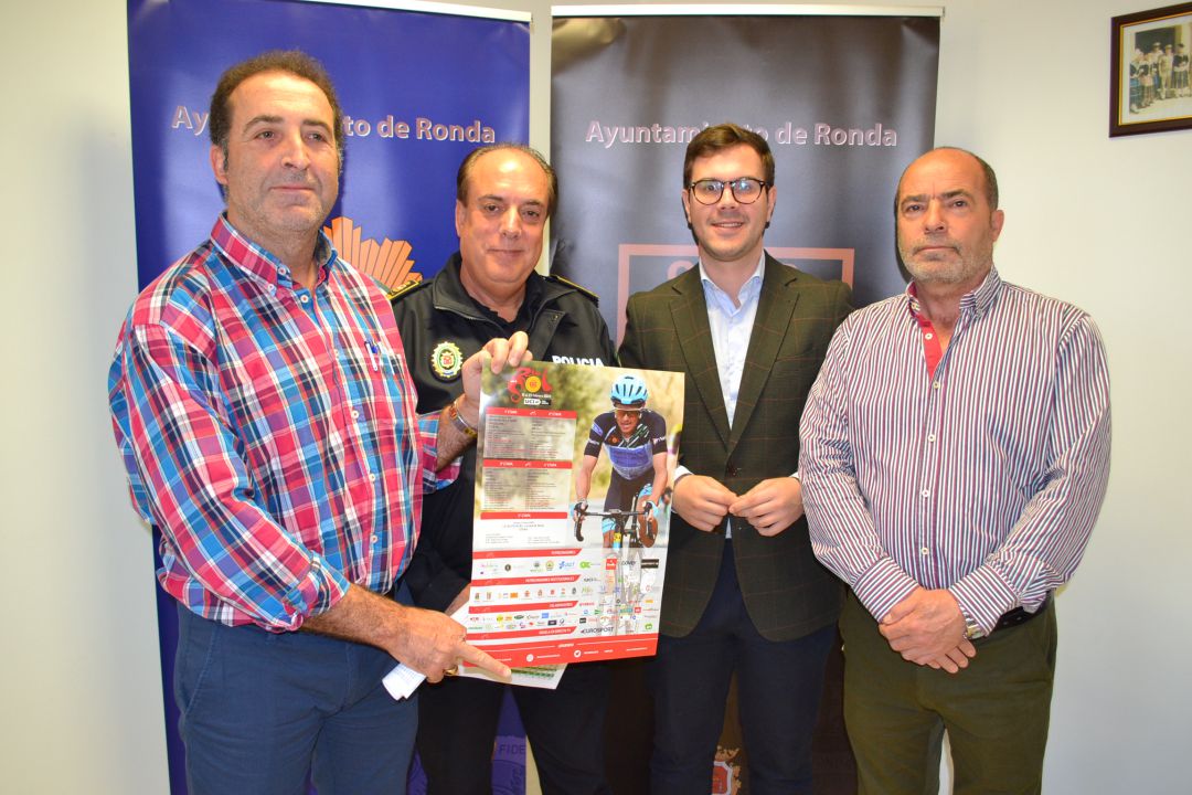 Delegados de municipales de Tráfico y Seguridad; de Educación; de Industria y Comercio, y el Jefe de la Policía Local, José Carrasco. Delegados de municipales de Tráfico y Seguridad; de Educación; de Industria y Comercio, y el Jefe de la Policía Local, José Carrasco.