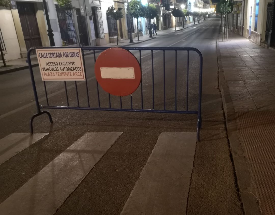 La calle virgen de la Paz permanece cortada al tráfico desde el pasado día tres de febrero La calle virgen de la Paz permanece cortada al tráfico desde el pasado día tres de febrero