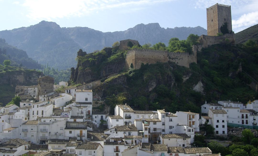 Vista del Castillo de la Yedra de Cazorla. Vista del Castillo de la Yedra de Cazorla.