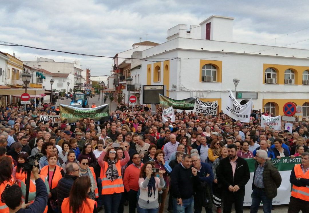 Protesta de agricultores, muchos de ellos autónomos, que participarán en la manifestación del domingo. Protesta de agricultores, muchos de ellos autónomos, que participarán en la manifestación del domingo.