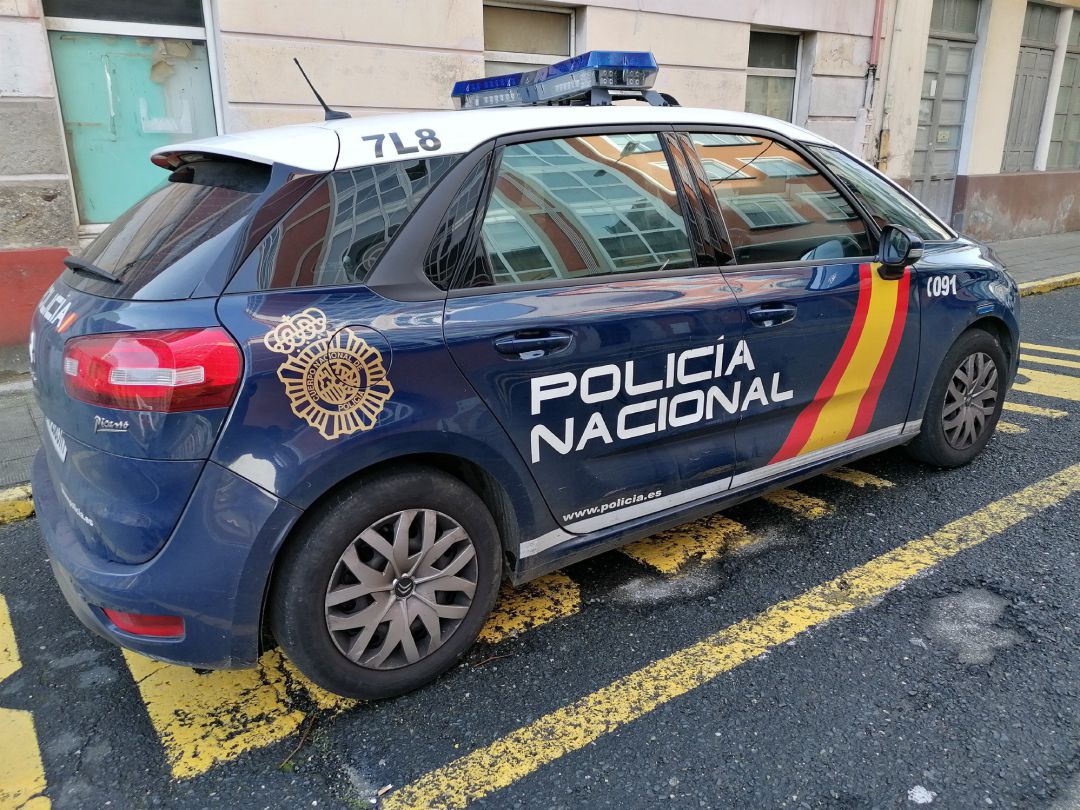 Un vehículo de la Policía Nacional. Un vehículo de la Policía Nacional.