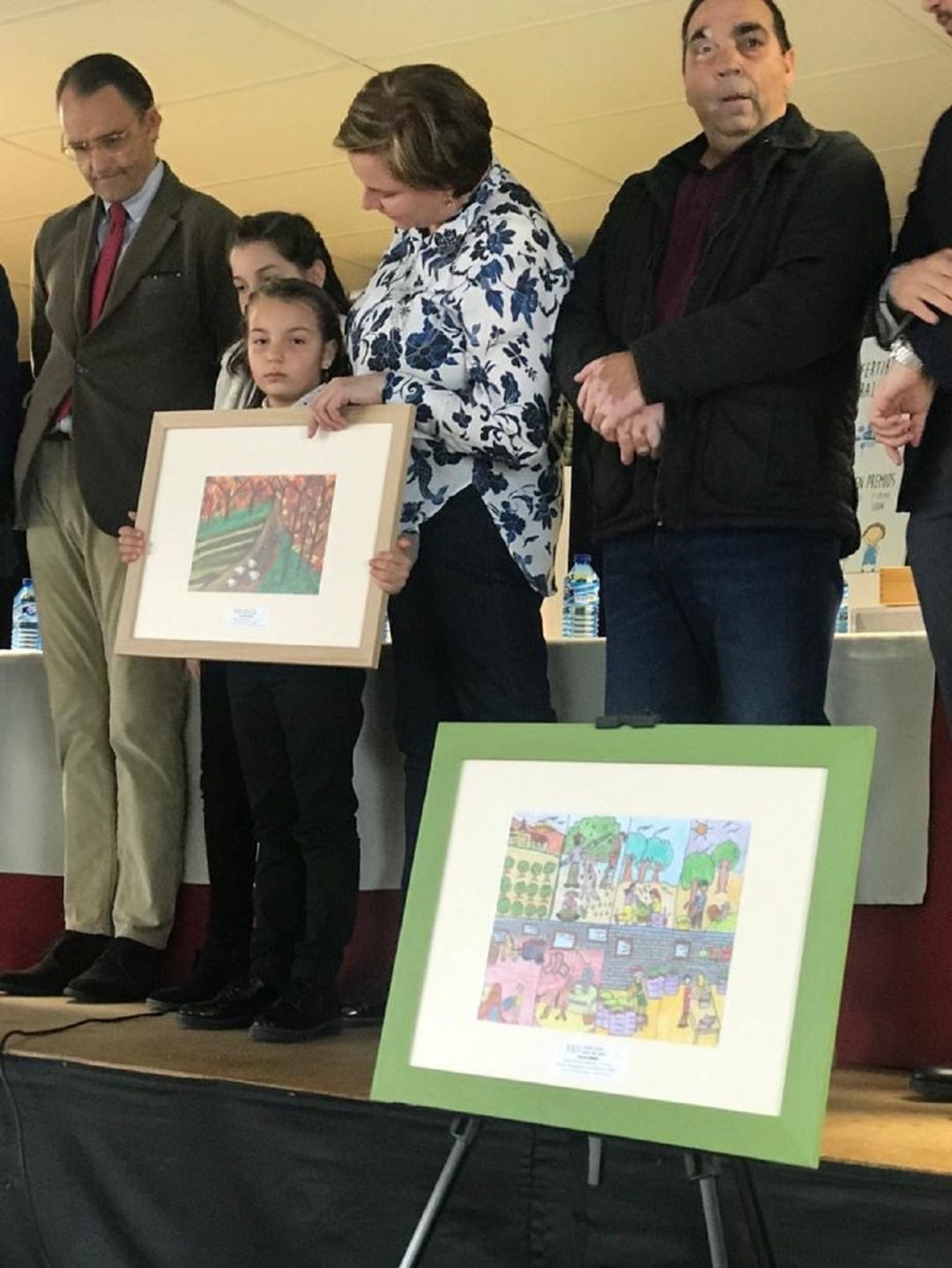 La niña de Paredes de Nava (Palencia), ganadora de un segundo premio en un certamen nacional de pintura en el que han participado miles de niños La niña de Paredes de Nava (Palencia), ganadora de un segundo premio en un certamen nacional de pintura en el que han participado miles de niños