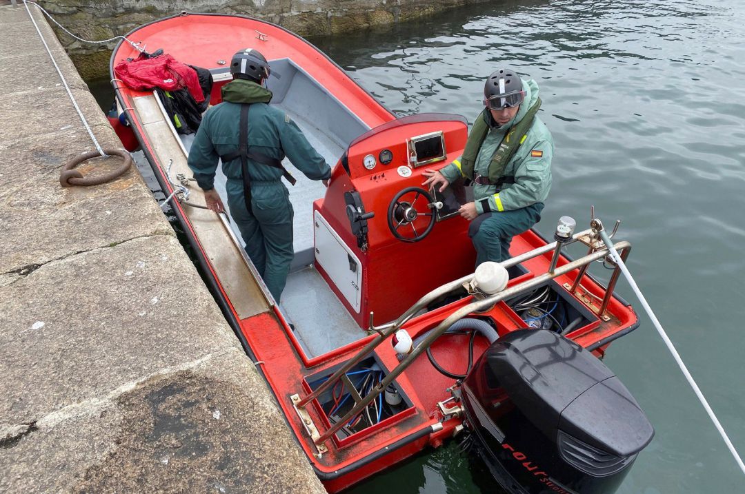 Labores de búsqueda del marinero desaparecido en las inmediaciones de la Illa de Ons Labores de búsqueda del marinero desaparecido en las inmediaciones de la Illa de Ons