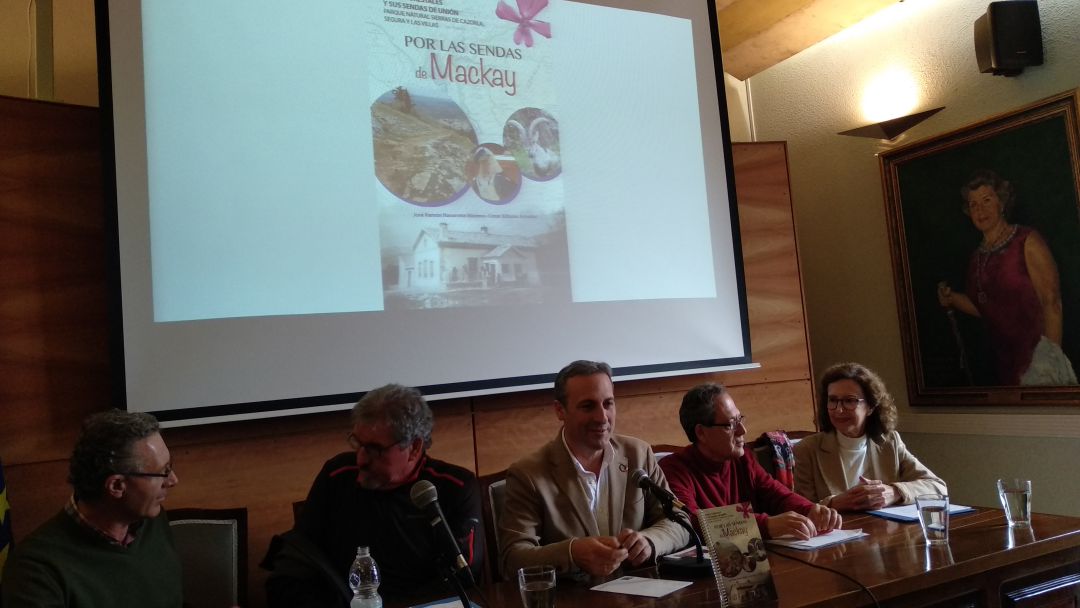Presentación del libro "Por las sendas de Mackay" en el ayuntameinto de Cazorla Presentación del libro "Por las sendas de Mackay" en el ayuntameinto de Cazorla