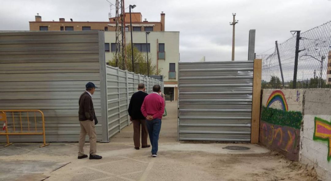 Paso peatonal en las obras del túnel de la calle Andrómeda Paso peatonal en las obras del túnel de la calle Andrómeda