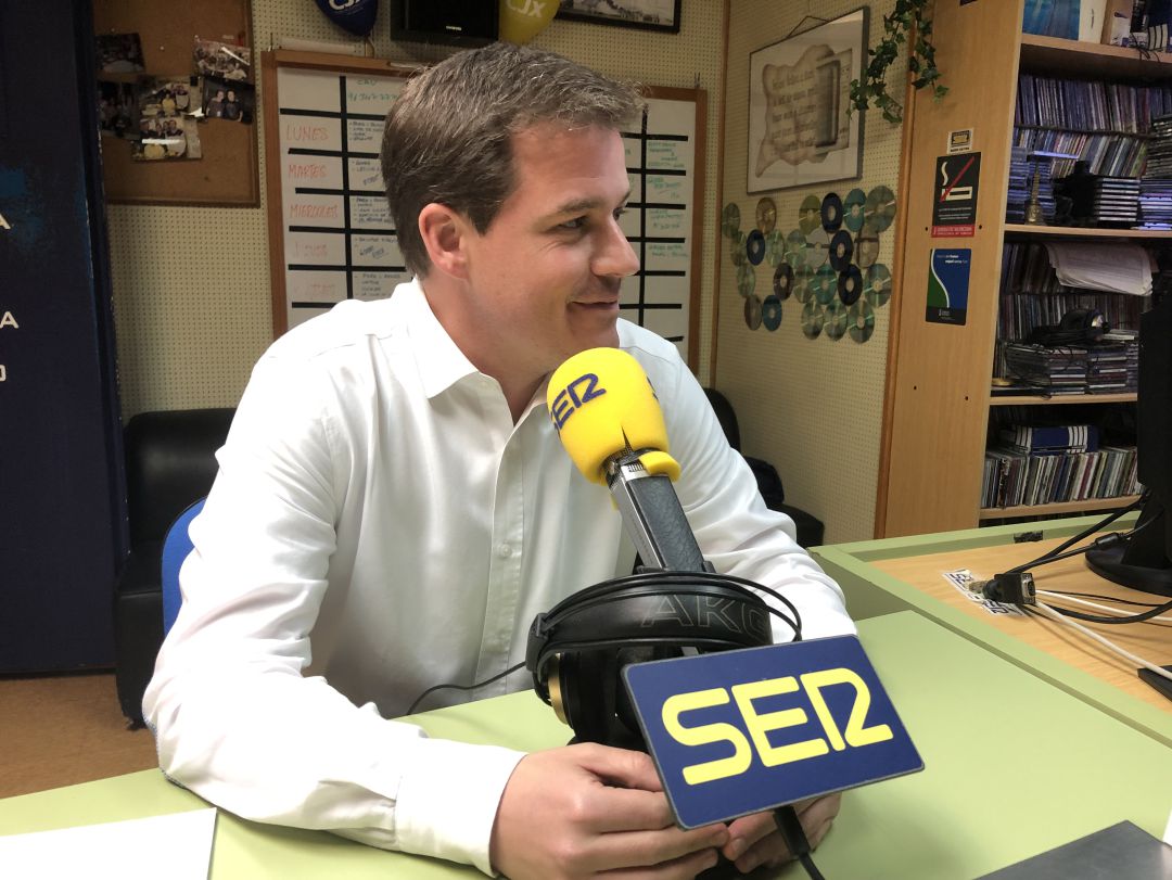El alcalde, Roger Cerdà, en Ràdio Xàtiva SER. El alcalde, Roger Cerdà, en Ràdio Xàtiva SER.