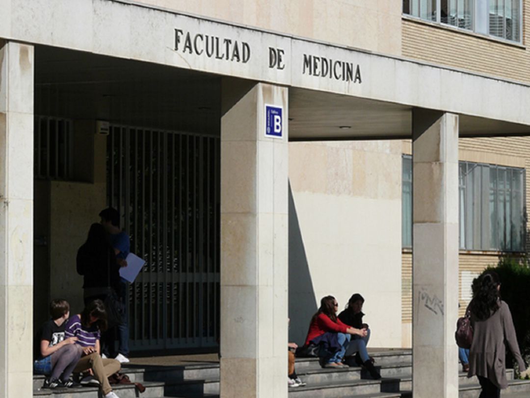 Fachada de la Facultad de Medicina de la Universidad de Zaragoza Fachada de la Facultad de Medicina de la Universidad de Zaragoza