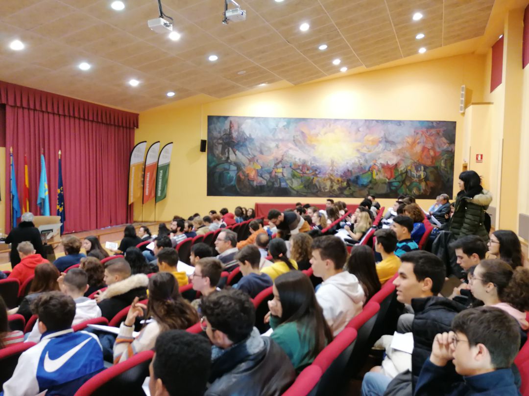 Alumnos y futuros estudiantes de Ingeniería, este viernes, en la apertura de la jornada celebrada en Gijón. Alumnos y futuros estudiantes de Ingeniería, este viernes, en la apertura de la jornada celebrada en Gijón.
