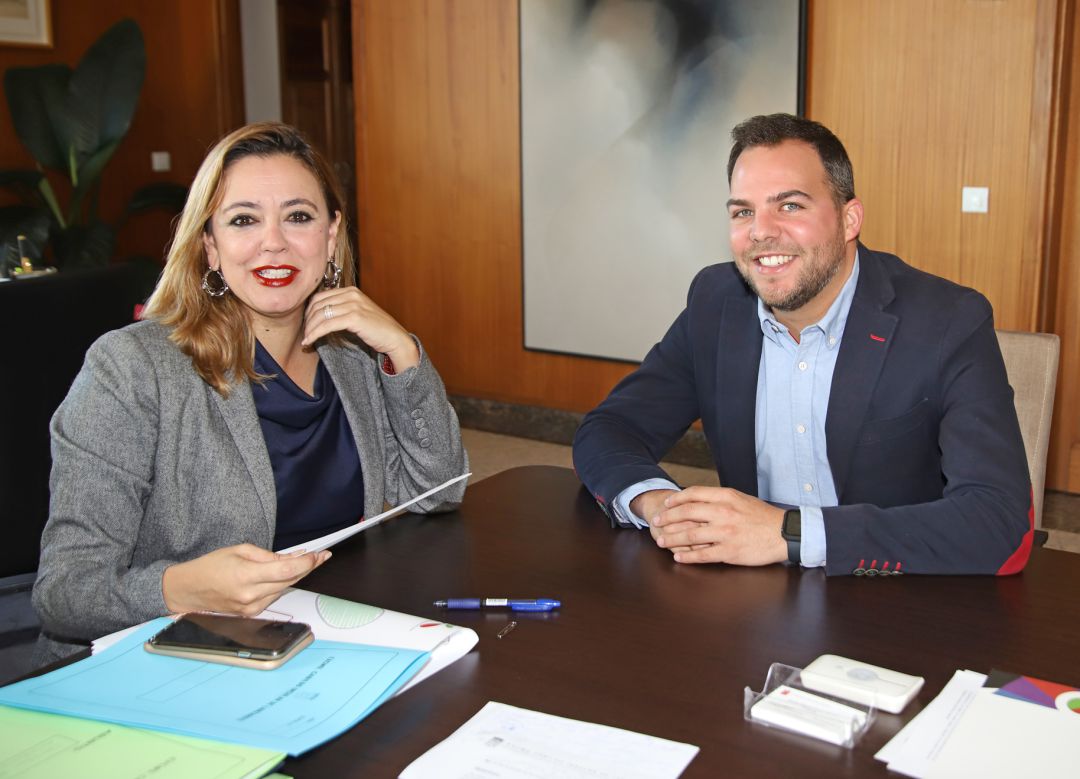 La presidenta del Cabildo de Lanzarote, María Dolores Corujo, y el vicepresidente Jacobo Medina. La presidenta del Cabildo de Lanzarote, María Dolores Corujo, y el vicepresidente Jacobo Medina.