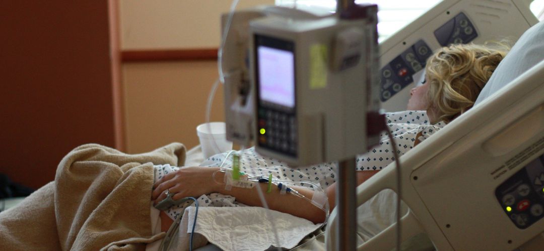 Mujer hospitalizada Mujer hospitalizada