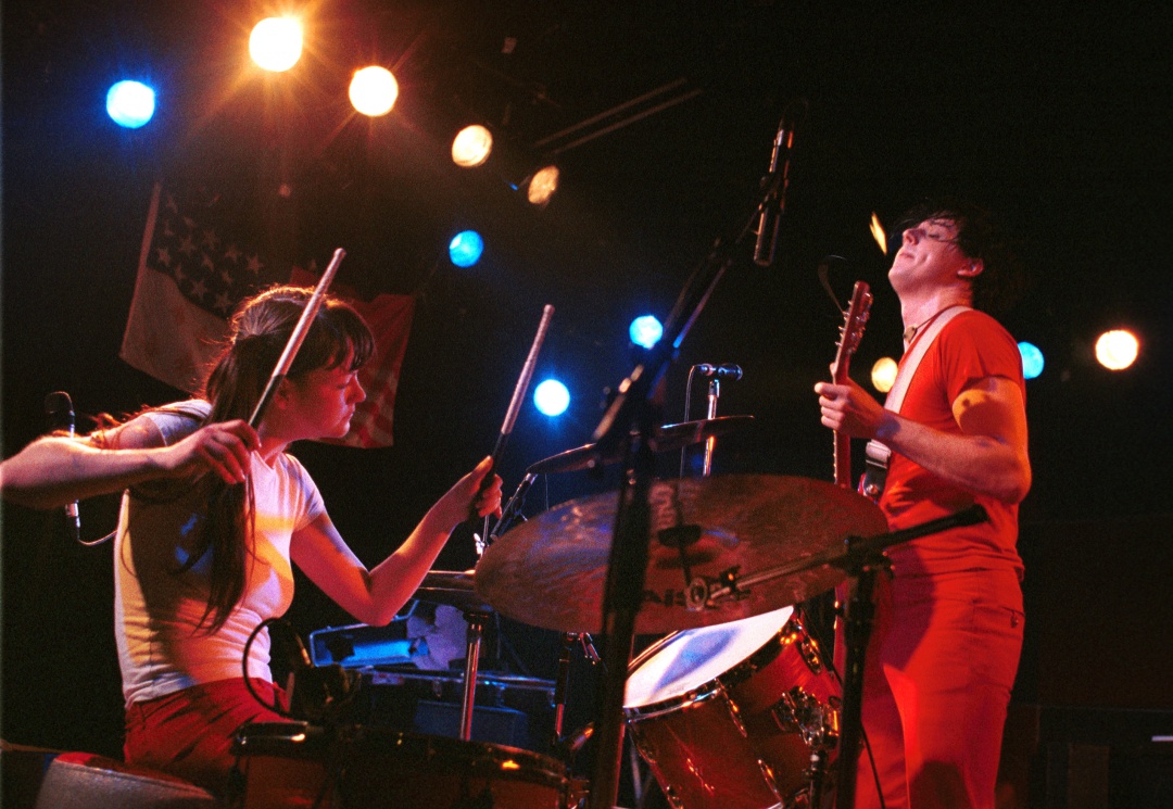 Jack y Meg White durante una actuación del grupo en 2003 Jack y Meg White durante una actuación del grupo en 2003