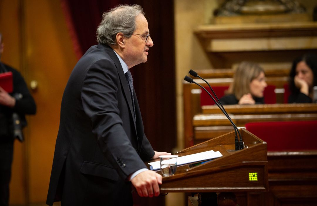 El president de la Generalitat, Quim Torra, interviene desde la tribuna durante una sesión plenaria en el Parlament de Cataluña. El president de la Generalitat, Quim Torra, interviene desde la tribuna durante una sesión plenaria en el Parlament de Cataluña.