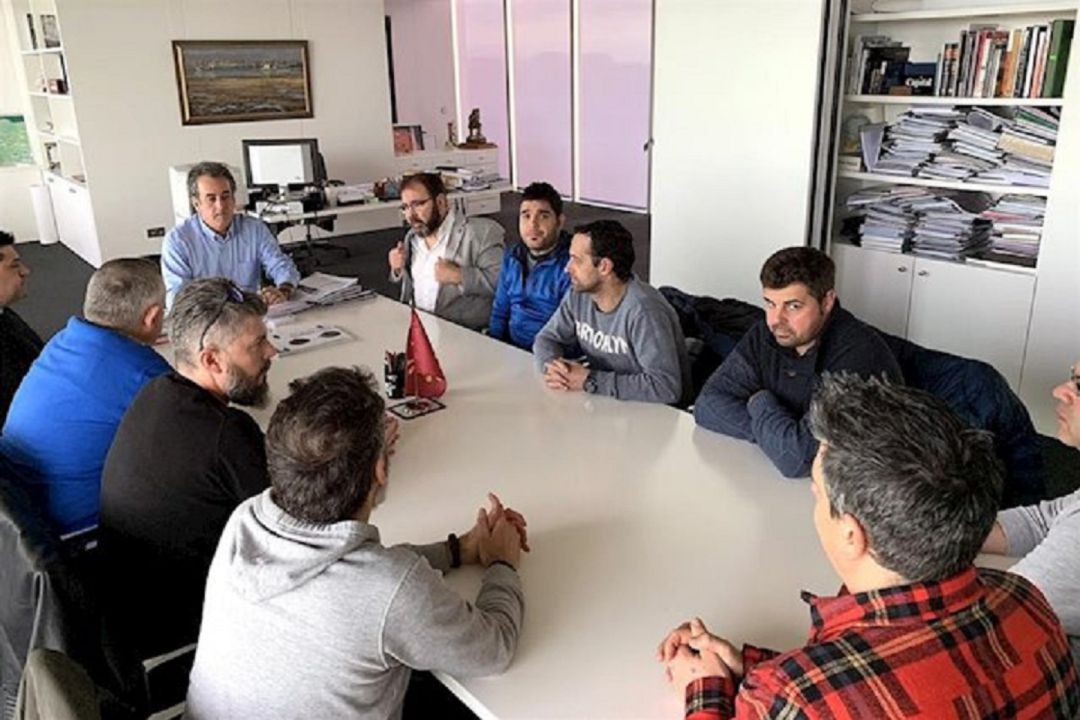 Francisco Martín, consejero de Industria y el Comité de Empresa de Sniace Francisco Martín, consejero de Industria y el Comité de Empresa de Sniace