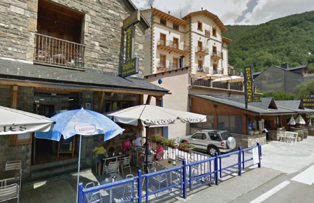 Restaurante Casa Vallés, de Broto (Huesca), donde trabajaba el joven que ha aparecido muerto Restaurante Casa Vallés, de Broto (Huesca), donde trabajaba el joven que ha aparecido muerto