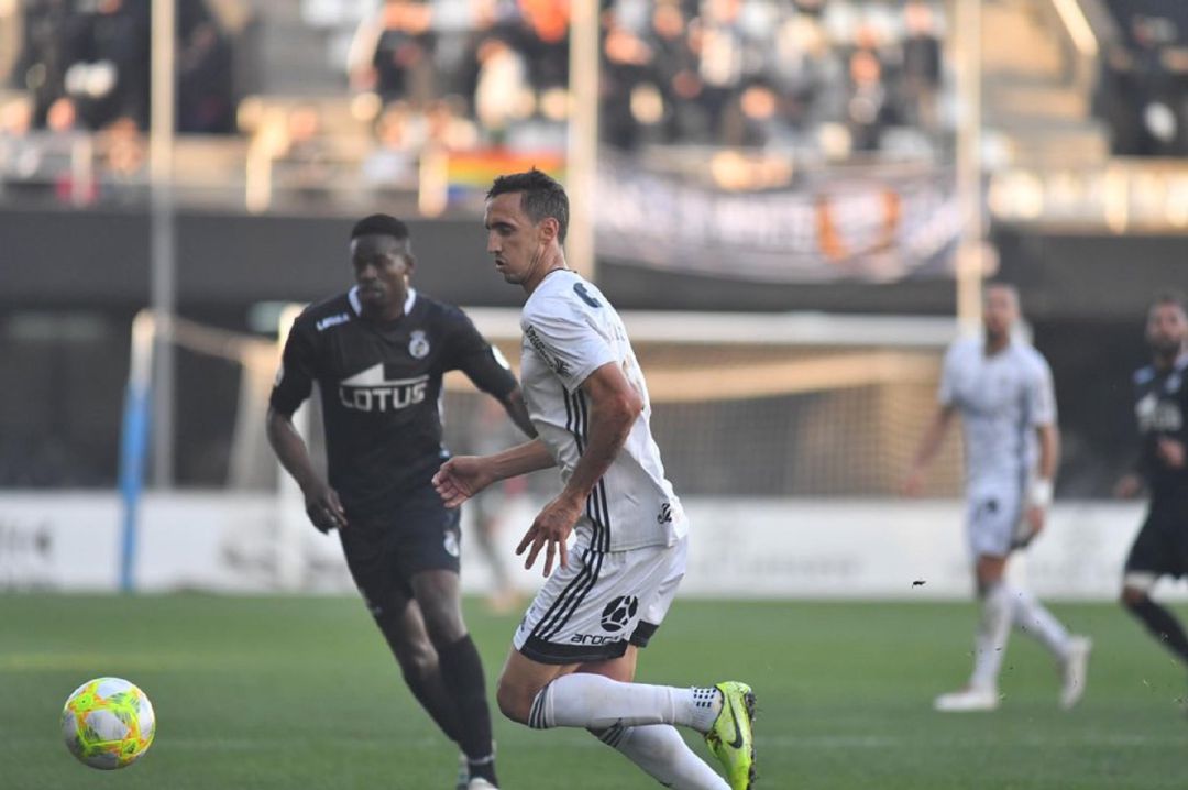 Un momento del partido. Un momento del partido.