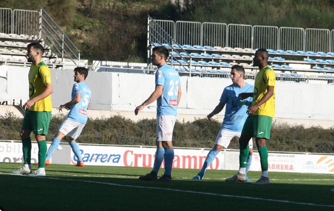 Un momento del partido. Un momento del partido.