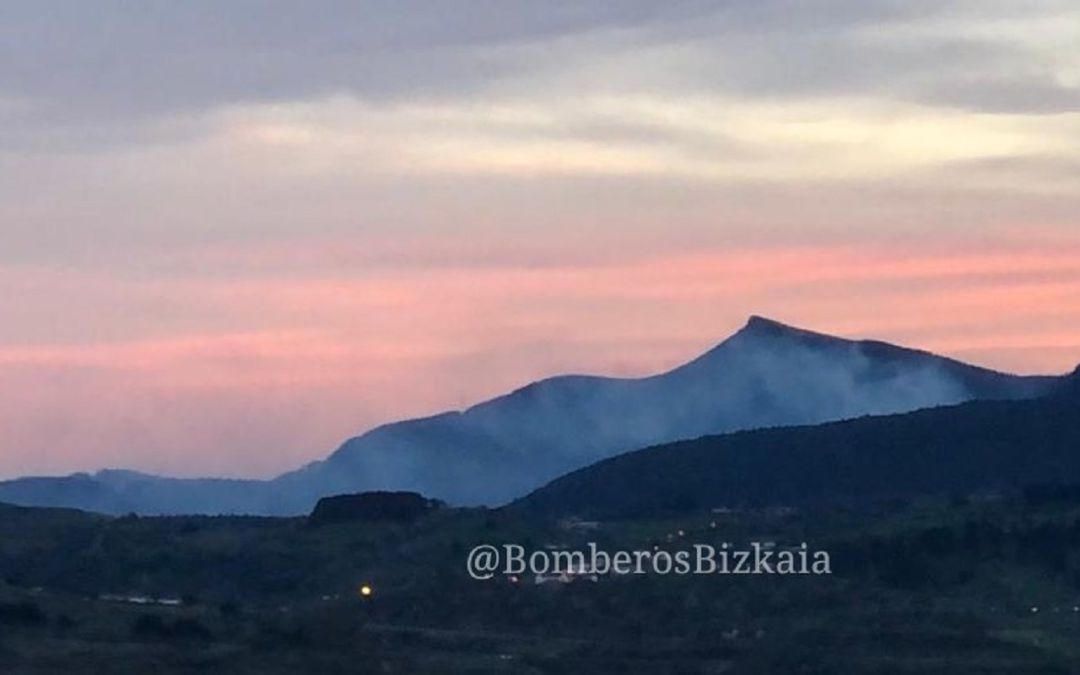 Imagen del incendio desde el Serantes
Imagen del incendio desde el Serantes