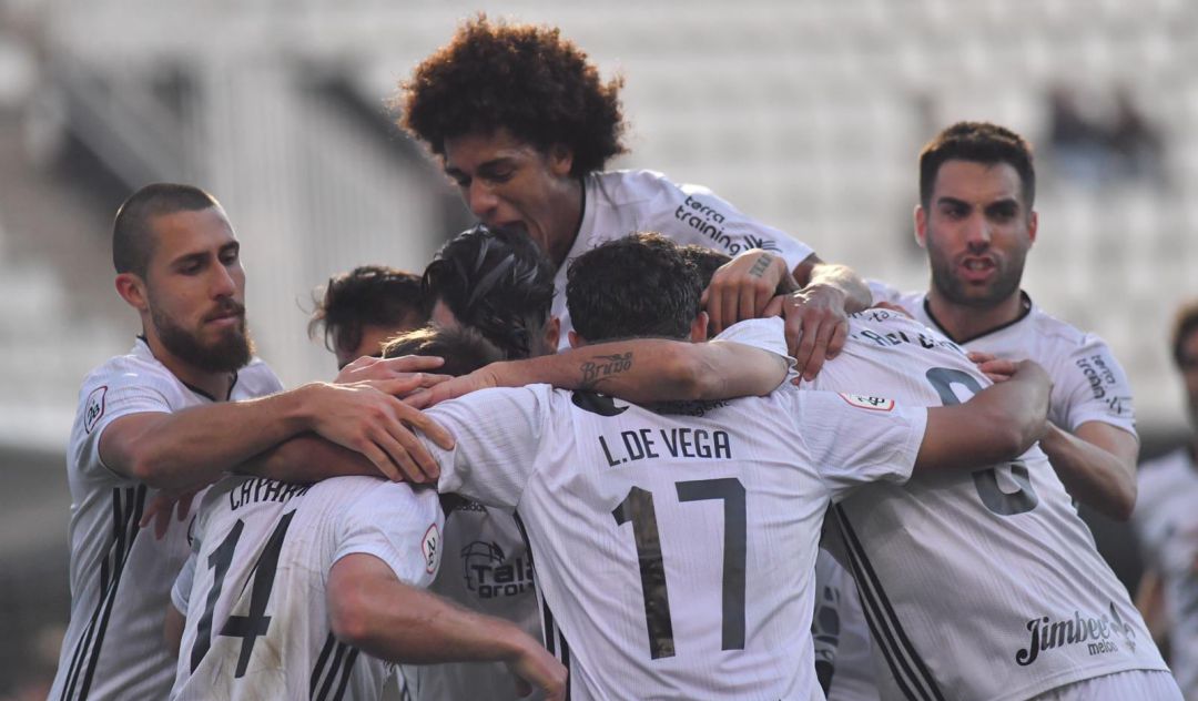 El conjunto albinegro celebra uno de los goles del partido El conjunto albinegro celebra uno de los goles del partido