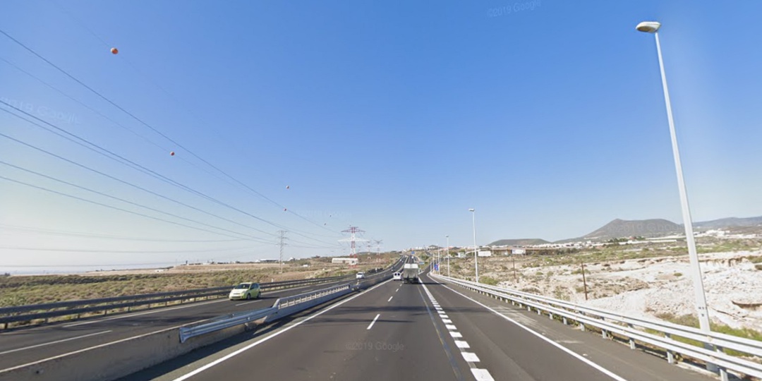 La autopista del sur de Tenerife (TF1) tuvo que ser cortada temporalmente al tráfico por la presencia de un caballo en la vía La autopista del sur de Tenerife (TF1) tuvo que ser cortada temporalmente al tráfico por la presencia de un caballo en la vía