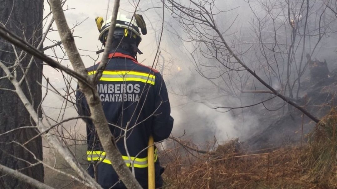 Activos cuatro incendios en Cantabria Activos cuatro incendios en Cantabria