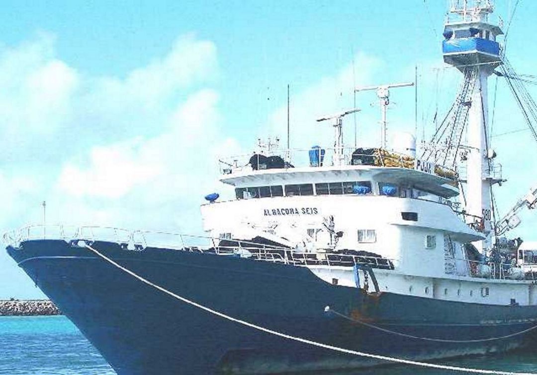 Rescatados 29 marineros de un atunero vigués en aguas de Costa de Marfil