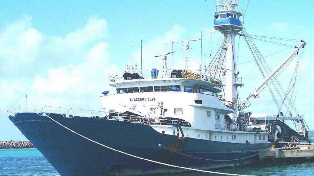 Rescatados 29 marineros de un atunero vigués en aguas de Costa de Marfil