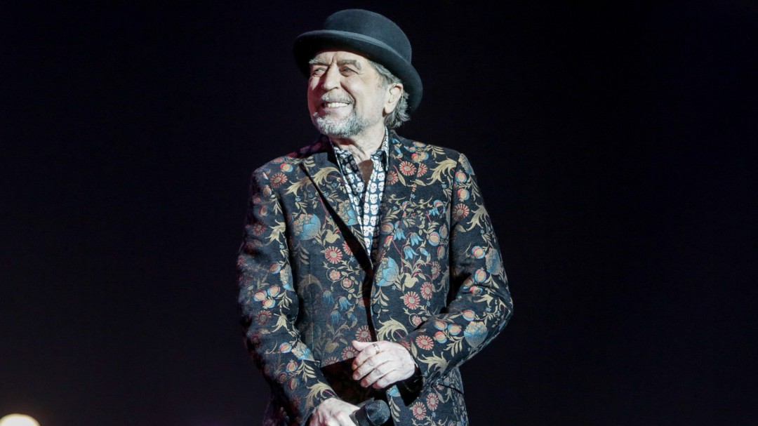 Joaquín Sabina sale de la UCI 4 días después de su operación tras caerse en un concierto
