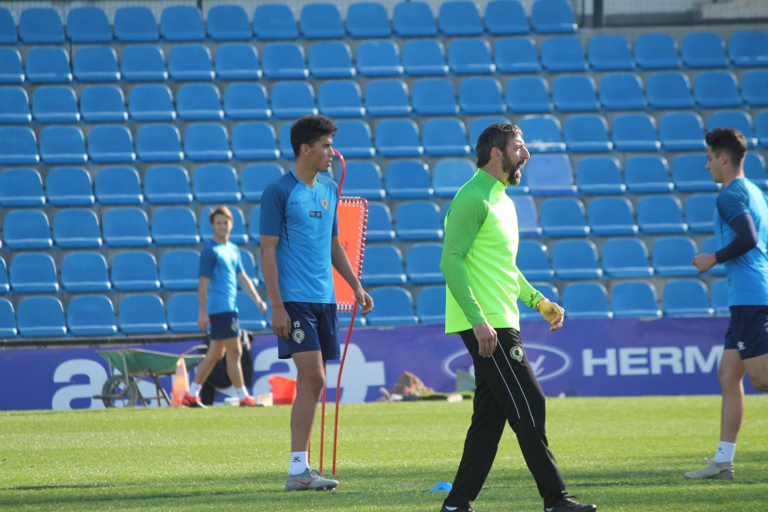 Antonio Moreno, en un entrenamiento del equipo blanquiazul Antonio Moreno, en un entrenamiento del equipo blanquiazul