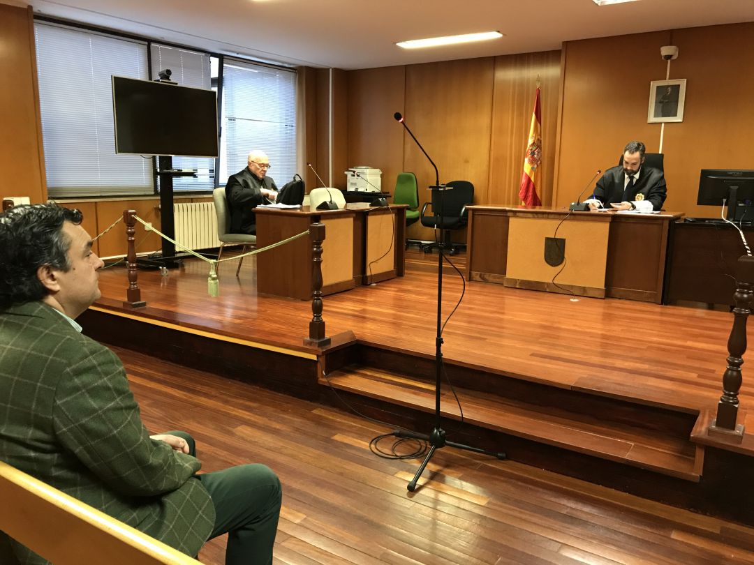 El exalcalde de Cubillos en el juzgado de lo Penal de Ponferrada El exalcalde de Cubillos en el juzgado de lo Penal de Ponferrada