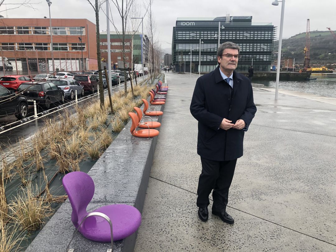 El alcalde de Bilbao en el nuevo paseo El alcalde de Bilbao en el nuevo paseo