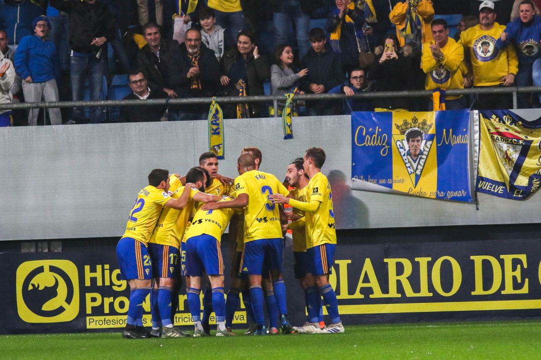 Los jugadores del Cádiz celebran un gol en Carranza Los jugadores del Cádiz celebran un gol en Carranza