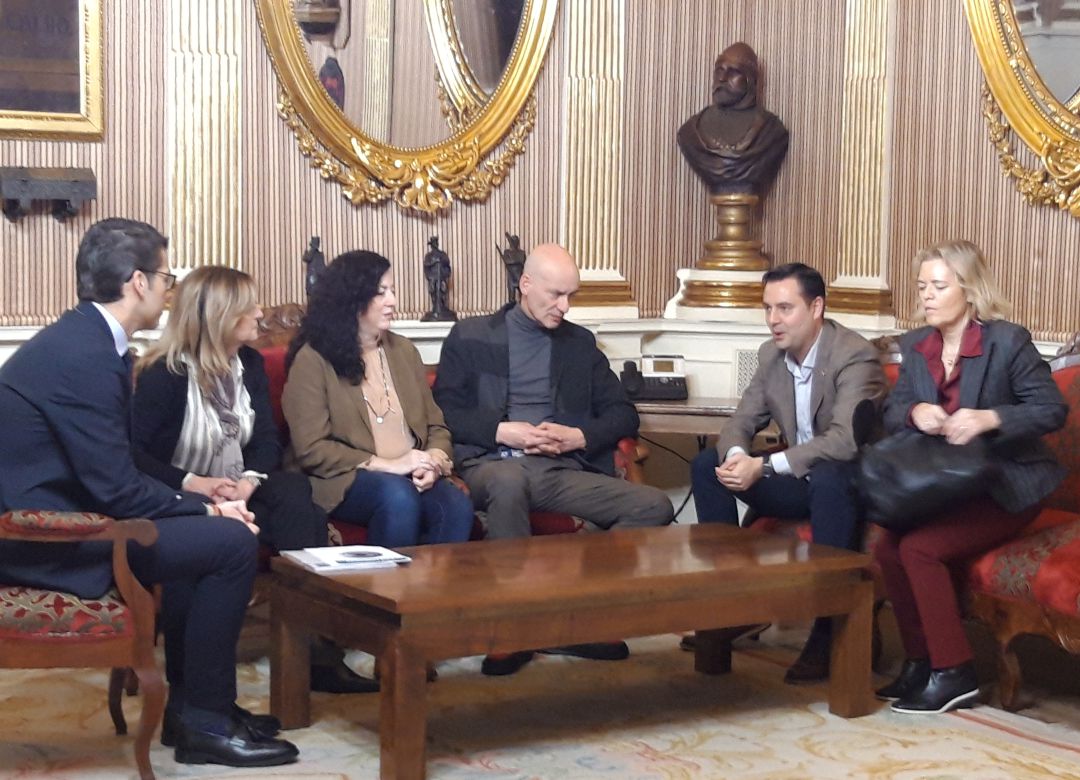Los organizadores del Congreso de la SERV presentan la reunión al alcalde, Daniel de la Rosa Los organizadores del Congreso de la SERV presentan la reunión al alcalde, Daniel de la Rosa