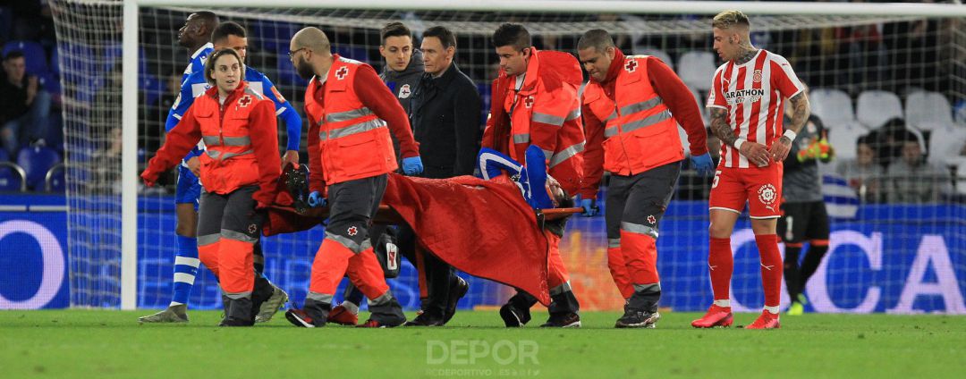 Somma sale del campo en camilla en el Deportivo - Girona Somma sale del campo en camilla en el Deportivo - Girona