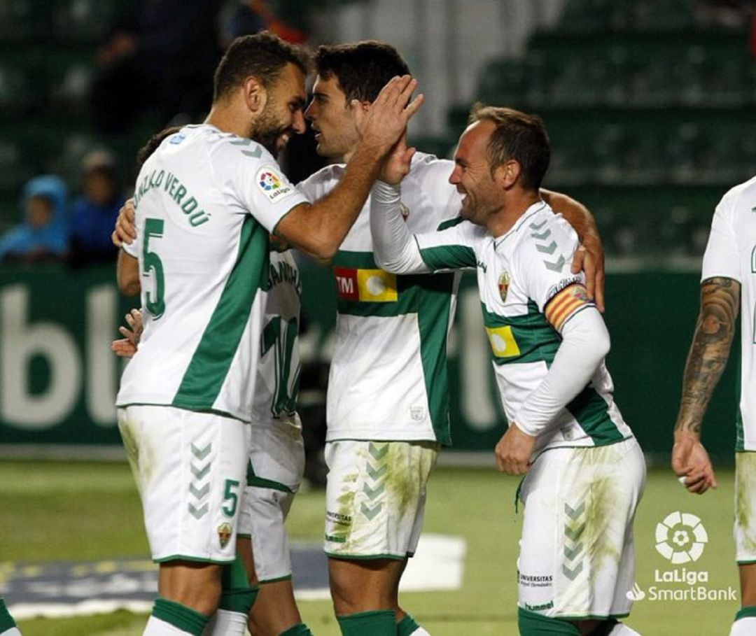 Los jugadores del Elche celebran un gol en el Martínez Valero Los jugadores del Elche celebran un gol en el Martínez Valero