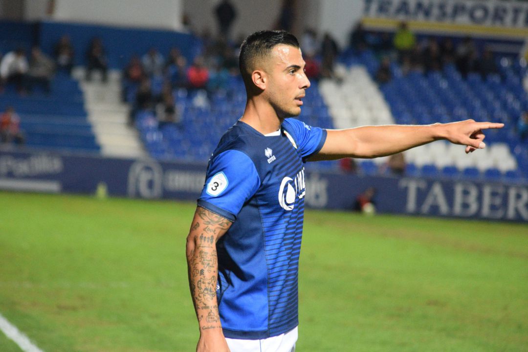 Chendo Alarcón, delantero del Linares Deportivo Chendo Alarcón, delantero del Linares Deportivo