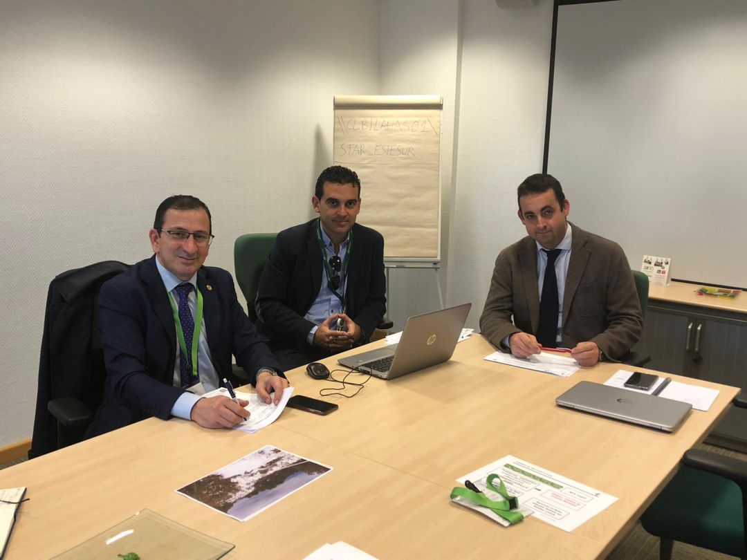 El concejal de Urbanismo reunido con representantes de Iberdrola El concejal de Urbanismo reunido con representantes de Iberdrola