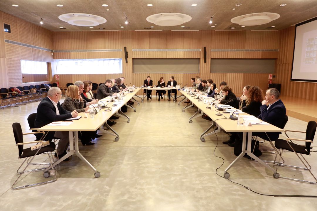 Reunión de la Mesa de la Vivienda, en el Espai Francesc Quetglas. Reunión de la Mesa de la Vivienda, en el Espai Francesc Quetglas.