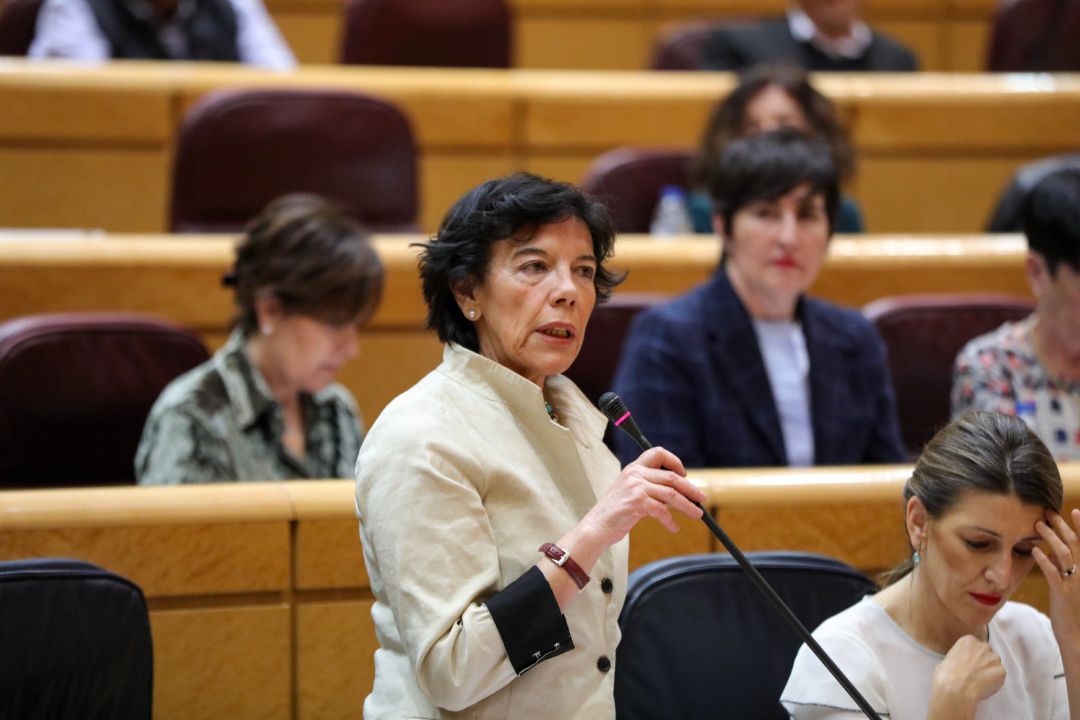 La ministra de Educación y Formación Profesional, Isabel Celaá, interviene durante la primera sesión de control al Gobierno en el Senado La ministra de Educación y Formación Profesional, Isabel Celaá, interviene durante la primera sesión de control al Gobierno en el Senado